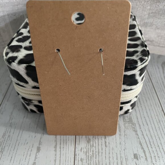 Bloody Blade Dangle Earrings | Creepy-Cute Accessory! New! - Picture 5 of 7